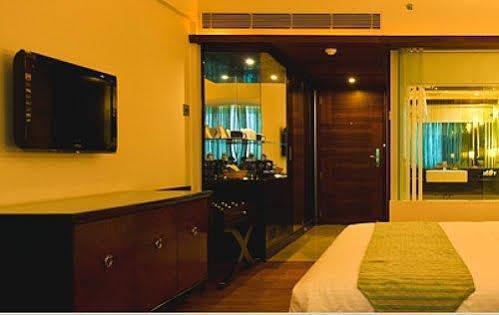 Windsor Rajadhani Hotel Thiruvananthapuram Esterno foto