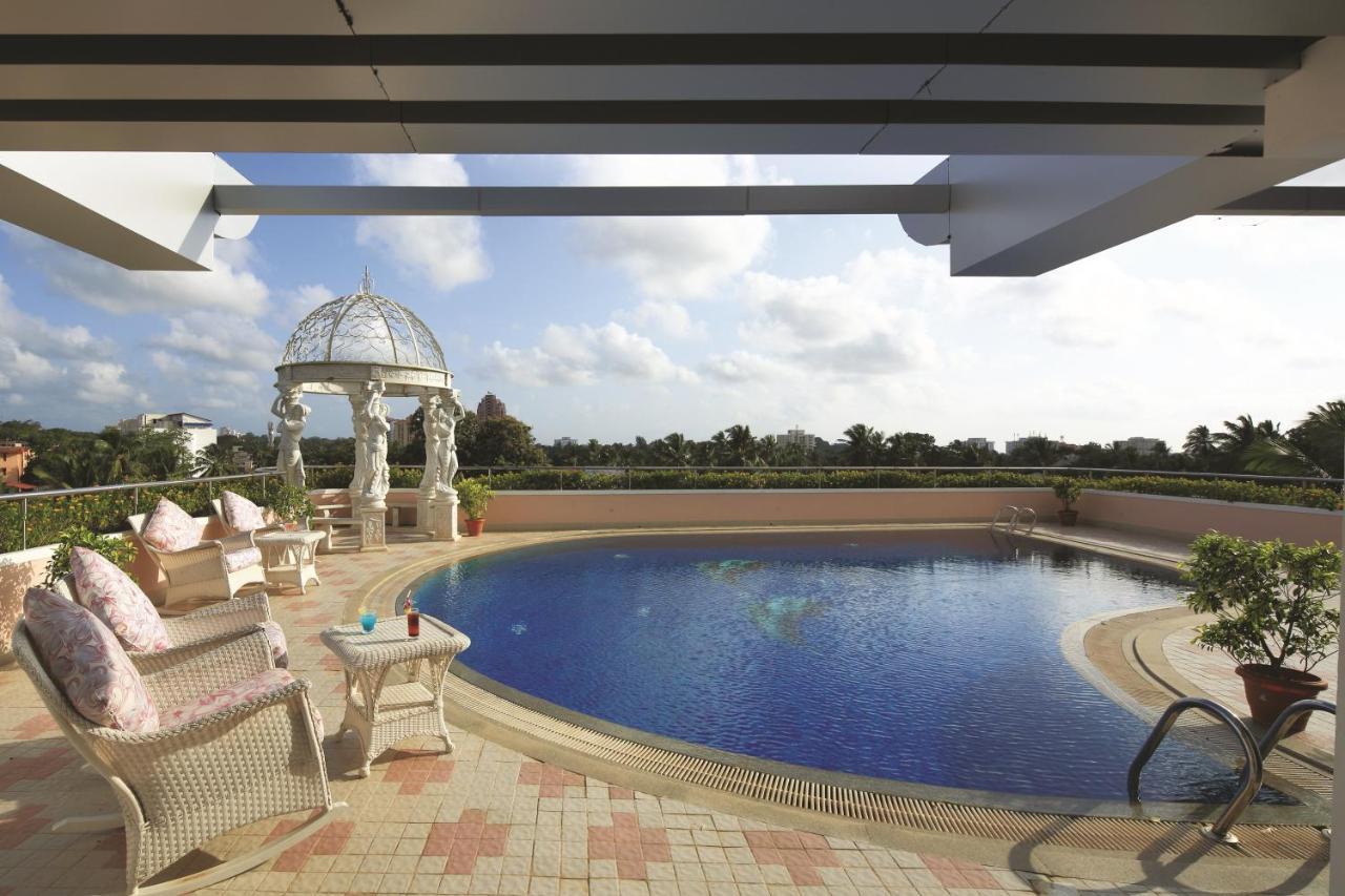 Windsor Rajadhani Hotel Thiruvananthapuram Esterno foto