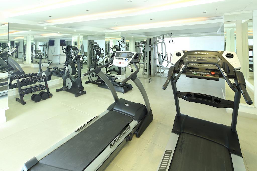 Windsor Rajadhani Hotel Thiruvananthapuram Esterno foto