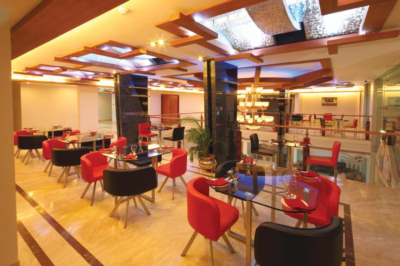 Windsor Rajadhani Hotel Thiruvananthapuram Esterno foto