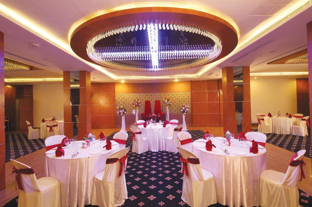 Windsor Rajadhani Hotel Thiruvananthapuram Esterno foto