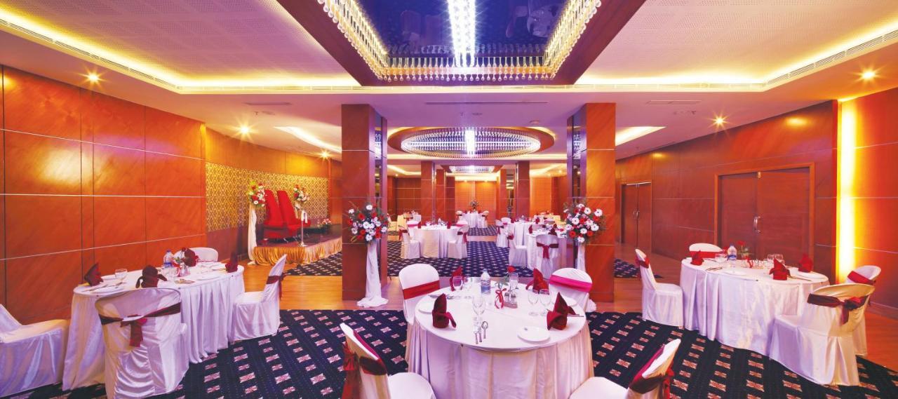Windsor Rajadhani Hotel Thiruvananthapuram Esterno foto